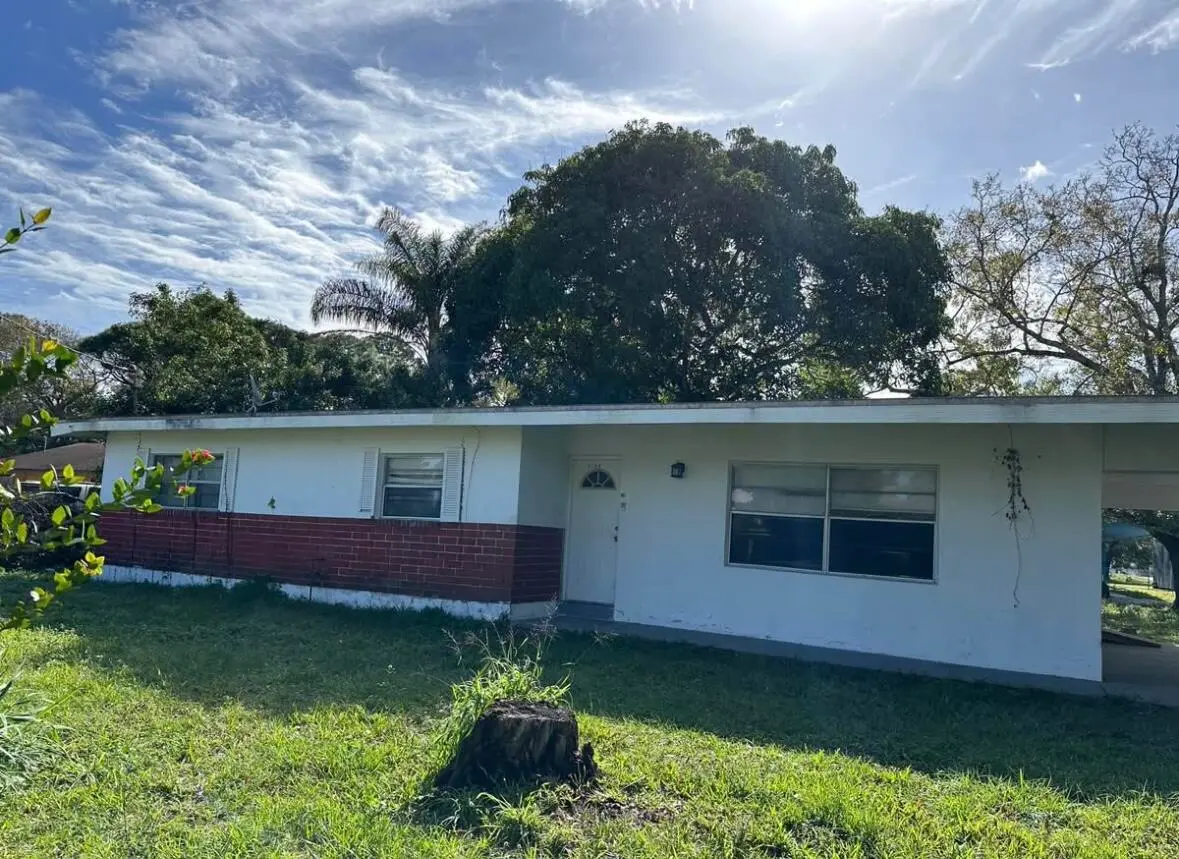 Front of house at 3109 Avenue B Avenue, Fort Pierce
