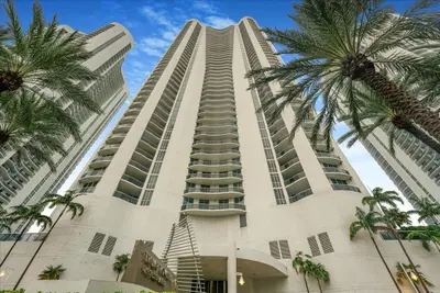 15901 Collins Avenue 3804, Sunny Isles Beach – sold