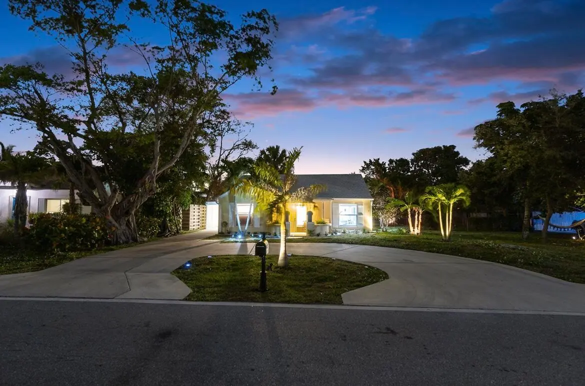 F6F84FC6-3167-4C45-AC4F-6523E0E73774 at 727 S Lake Drive, Lantana
