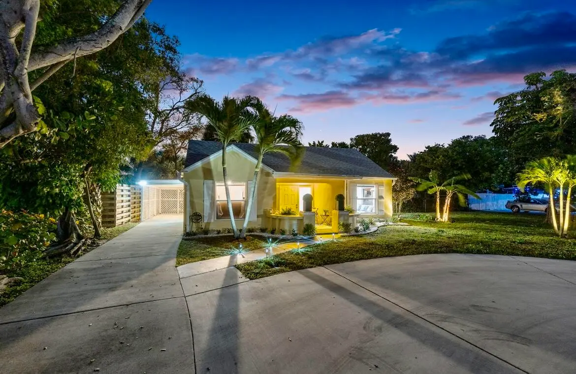 AD1A145F-CA3B-45D5-87CC-E0722C7DF862 at 727 S Lake Drive, Lantana