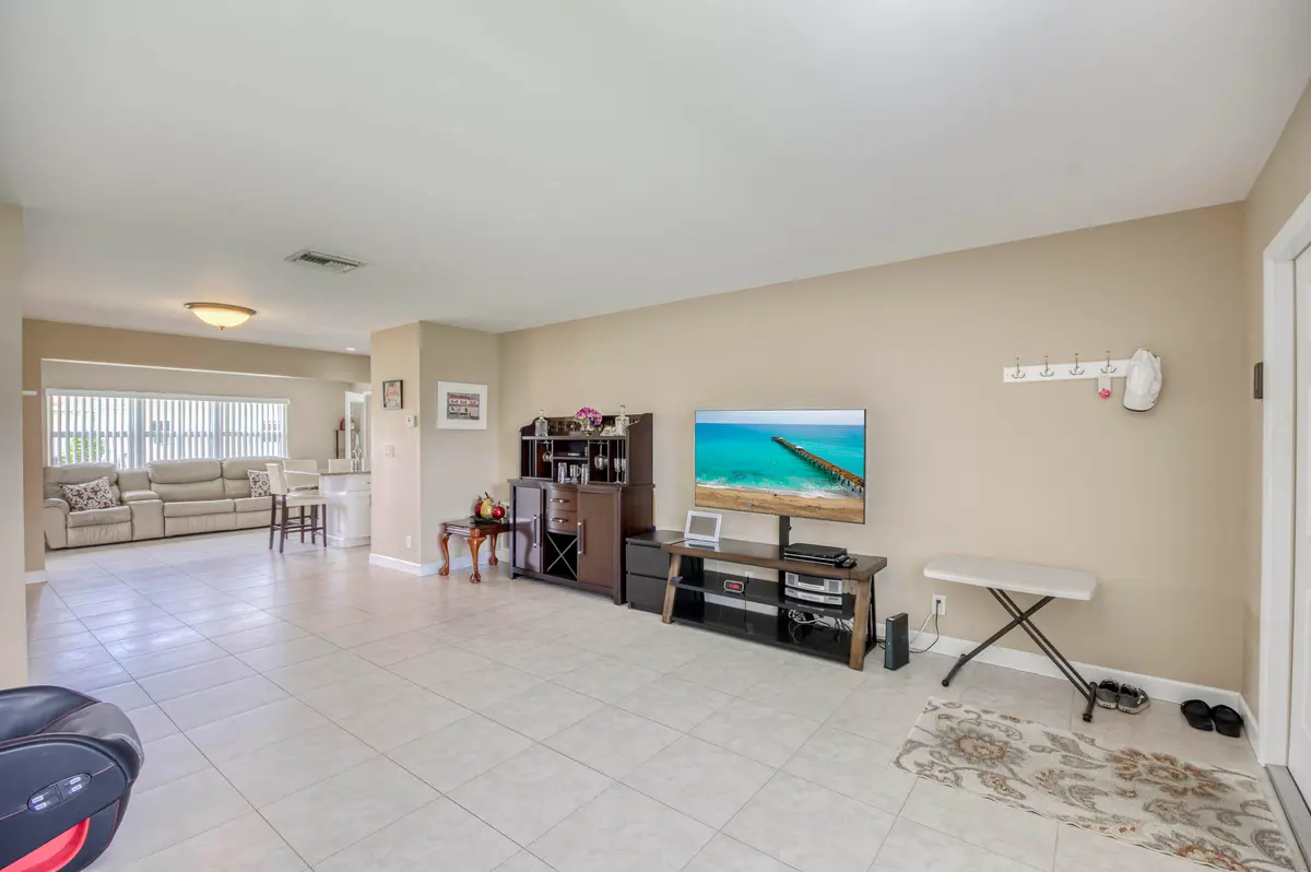 IMG-12 at 5398 Belleville Road, West Palm Beach