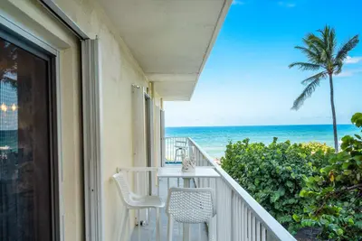 350 S Ocean Boulevard 201, Palm Beach – sold