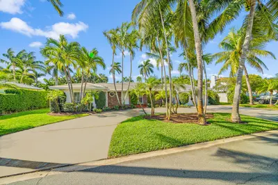 210 Russlyn Drive, West Palm Beach – Single Family Residence for rent