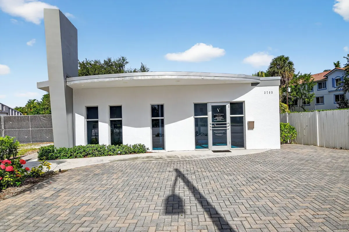 Your new modern office at 3705 N Federal Highway, Delray Beach