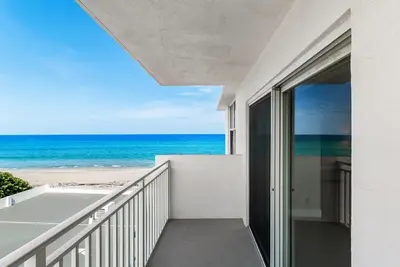 4505 S Ocean Boulevard 306, Highland Beach – sold