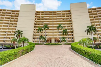 132 Lakeshore Drive 1117, North Palm Beach – sold