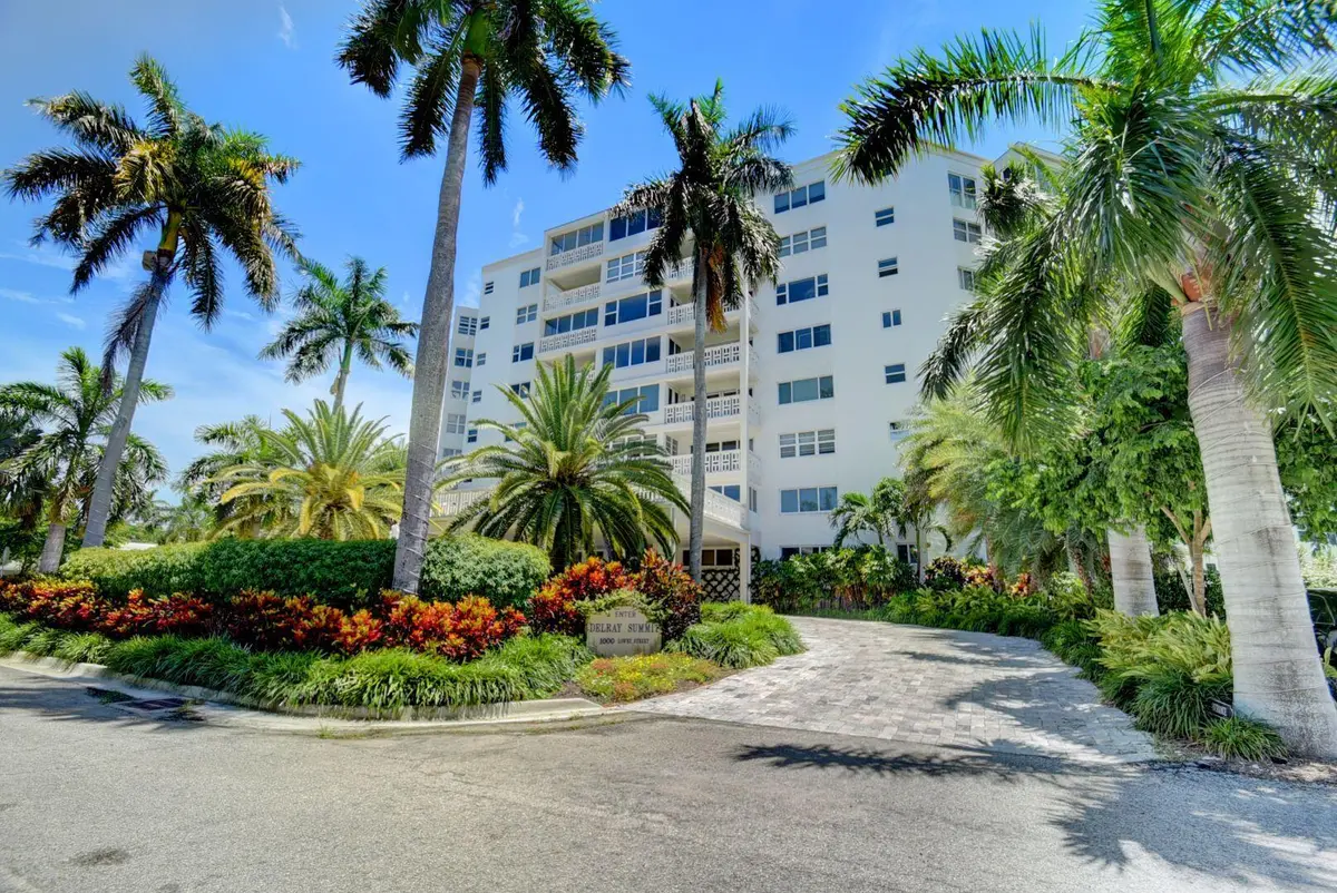 Building entrance at 1000 Lowry Street 7h, Delray Beach
