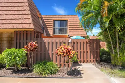 825 Center Street 14a, Jupiter – sold