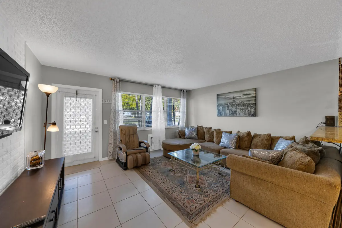 duk (36) at 5 Newport A, Deerfield Beach