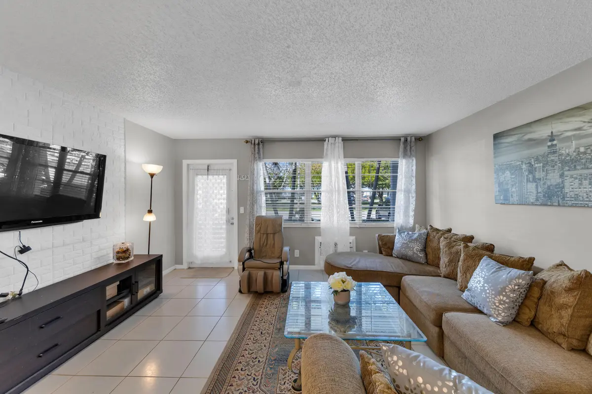 duk (41) at 5 Newport A, Deerfield Beach
