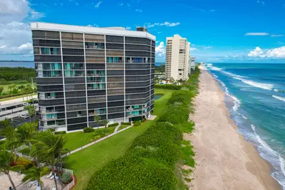 8800 S Ocean Drive 1102, Jensen Beach – Condominium for sale