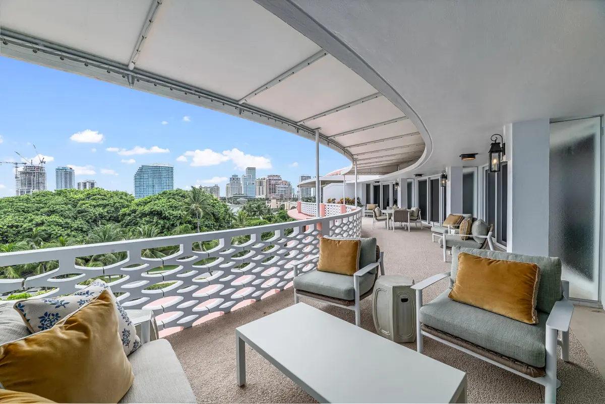 315 S Lake Dr Penthouse C Palm-large-003 at 315 S Lake Drive Ph C, Palm Beach