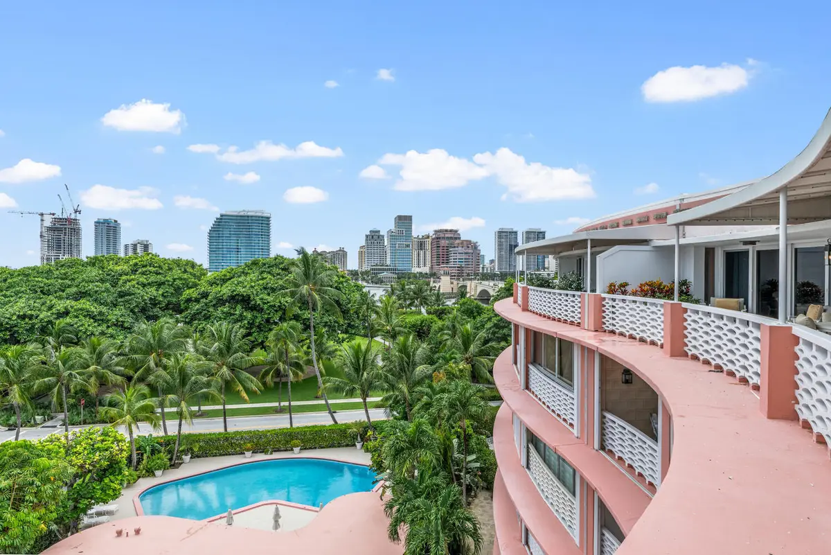 315 S Lake Dr Penthouse C Palm-large-005 at 315 S Lake Drive Ph C, Palm Beach