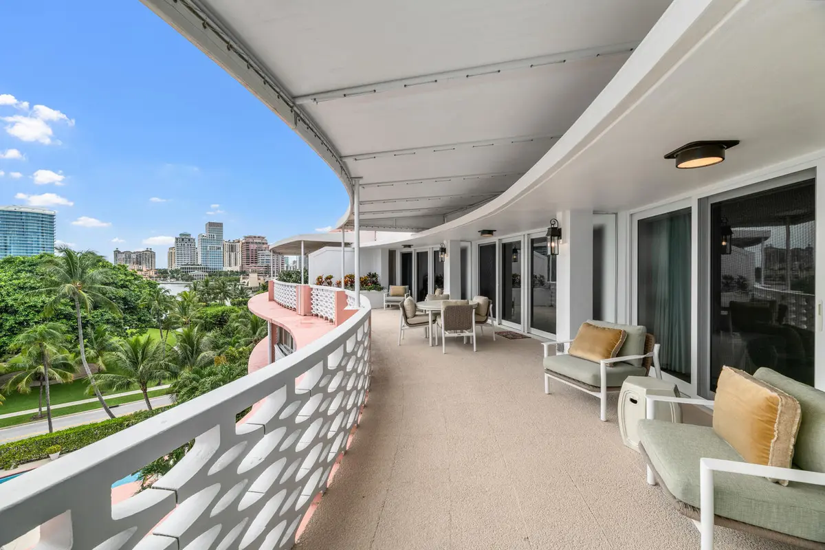 315 S Lake Dr Penthouse C Palm-large-006 at 315 S Lake Drive Ph C, Palm Beach