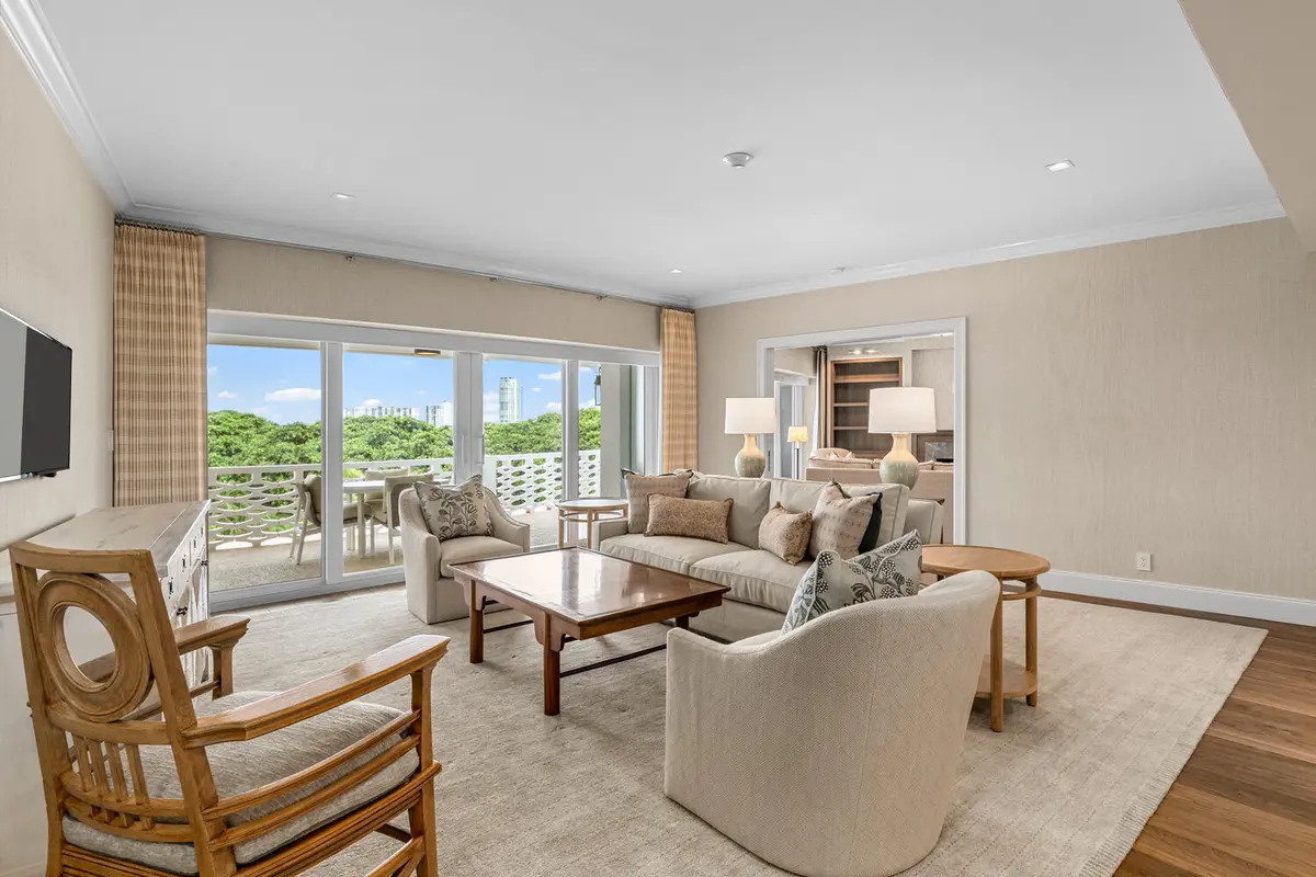315 S Lake Dr Penthouse C Palm-large-020 at 315 S Lake Drive Ph C, Palm Beach