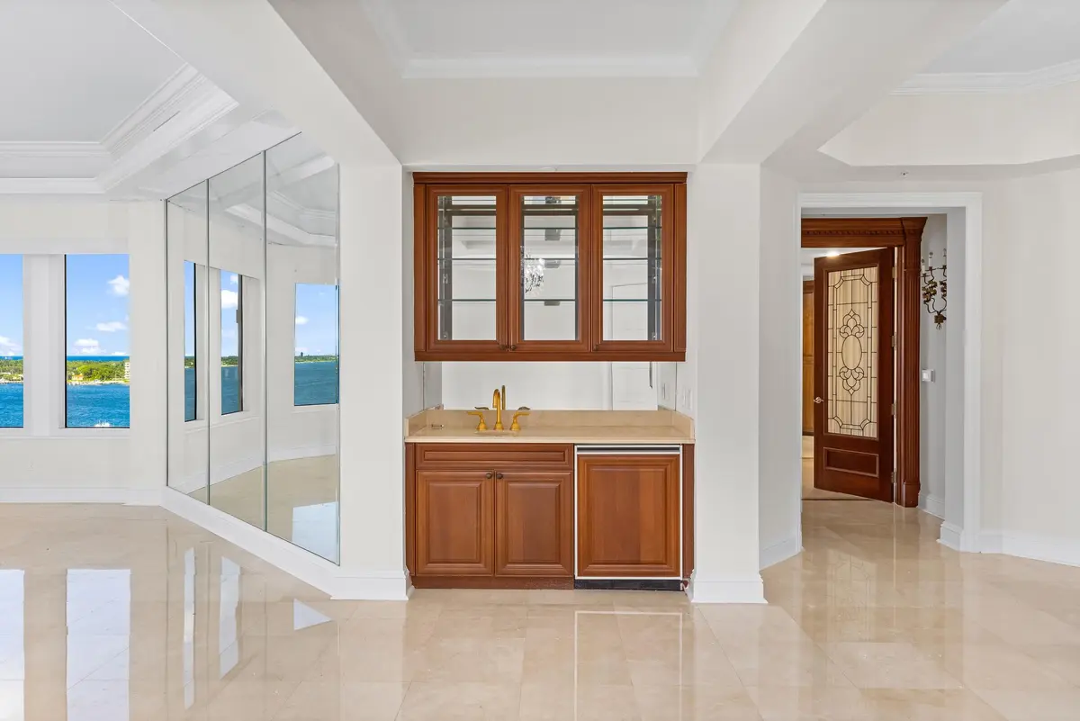 Wet Bar at 622 N Flagler Drive 801, West Palm Beach