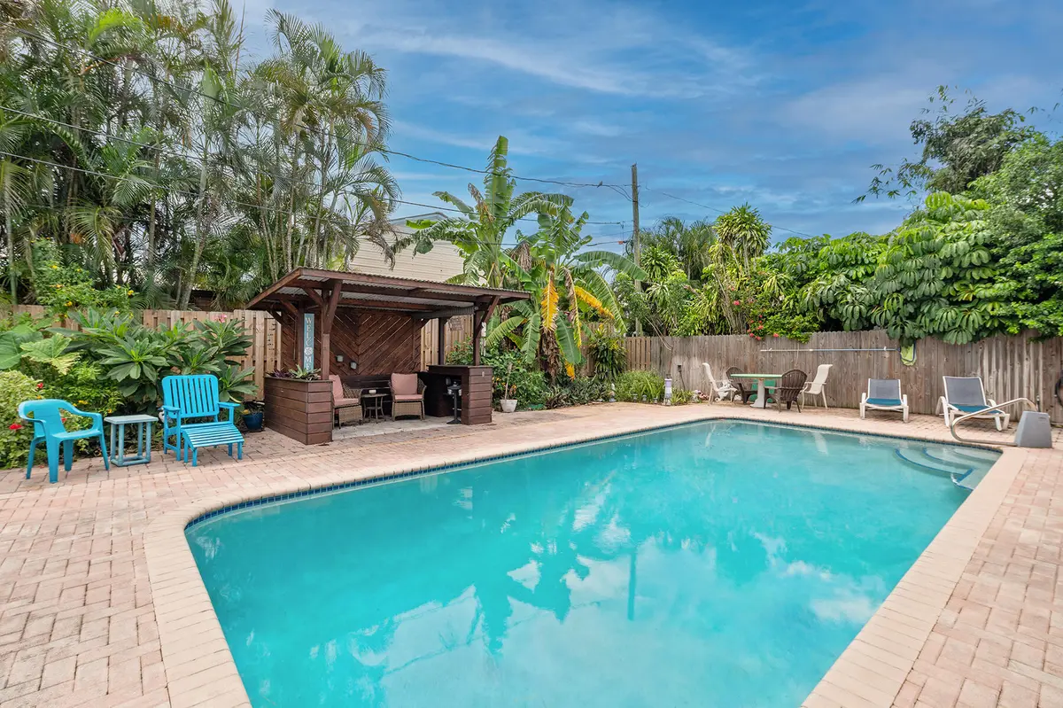 Huge inground pool with tiki bar at 1014 W Broward Street, Lantana
