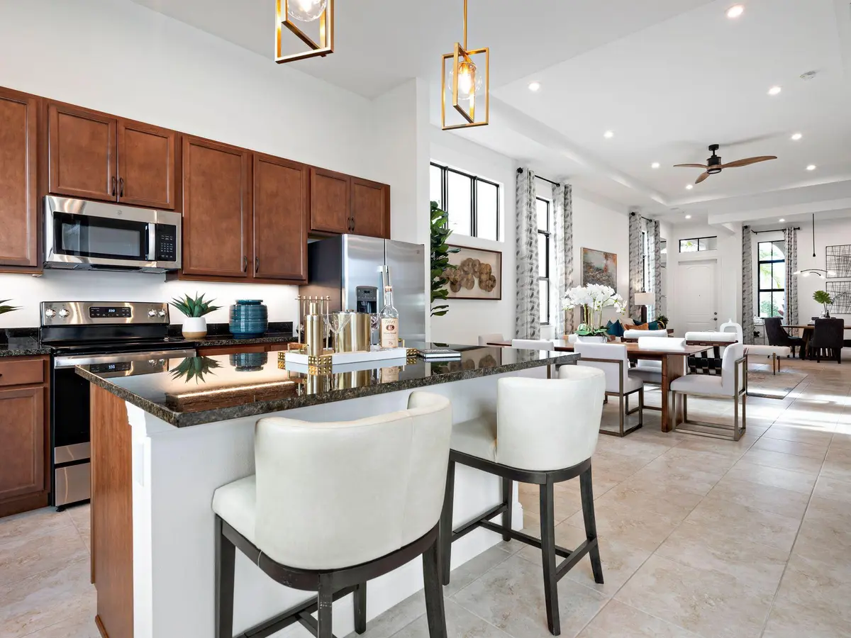 Beverly Model at 4976 Saint Armands Way, Westlake