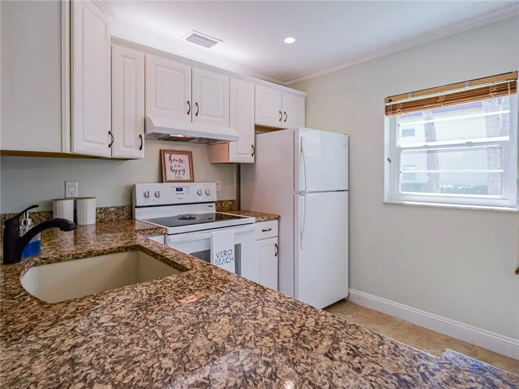 111 Spring Lake Court 106, Vero Beach, FL – photo 7