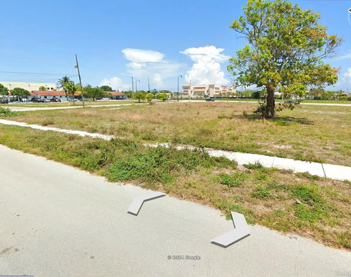 Photo 3 at 84 SW 1 Court, Deerfield Beach