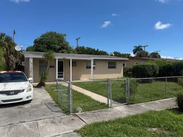 IMG_2256 at 1441 8th Street, West Palm Beach
