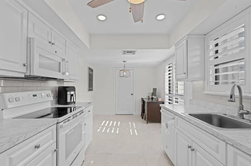 Kitchen 2 at 702 Wingfoot Drive D, Jupiter