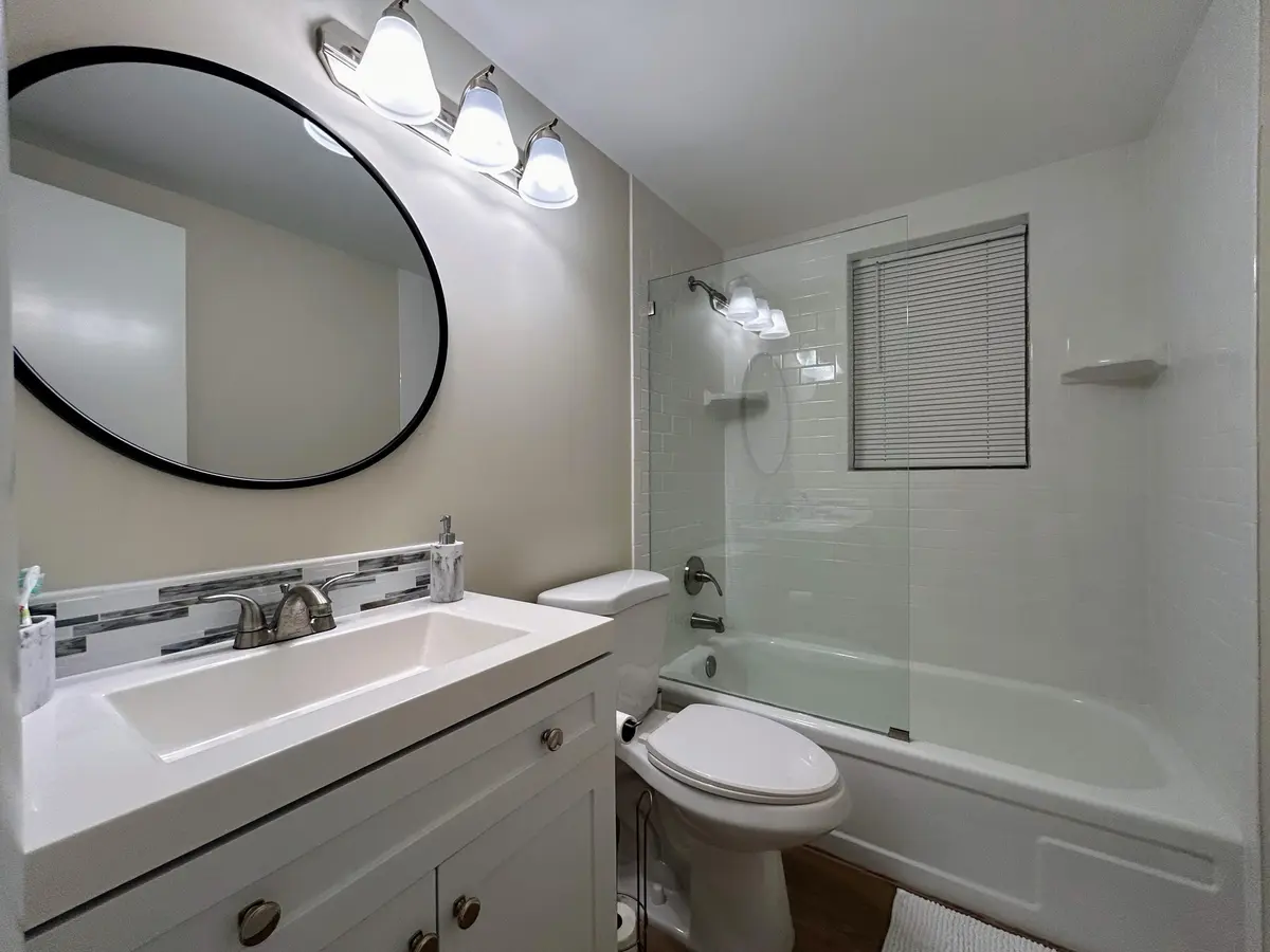 Remodeled full bath at 620 Horizons W 201, Boynton Beach