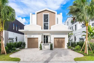 812 Palm Trail, Delray Beach – Single Family Residence for sale