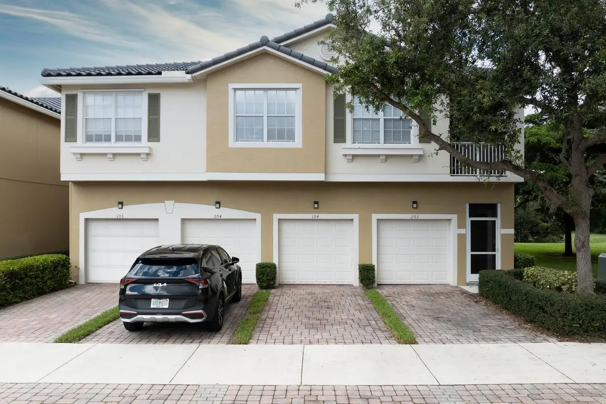 1561 SE Hampshire Way 104 at 1561 SE Hampshire Way 104, Stuart