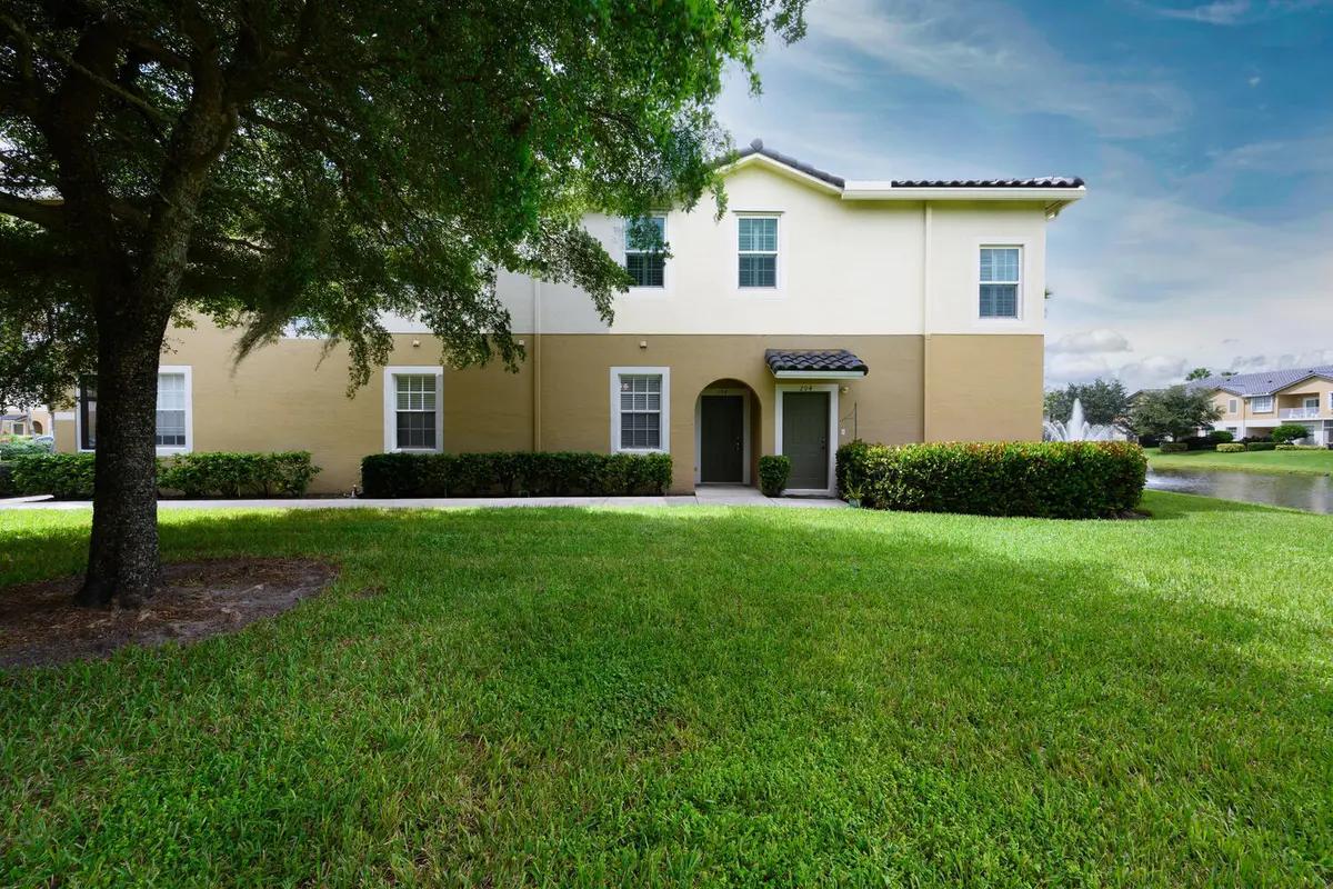 1561 SE Hampshire Way 104 at 1561 SE Hampshire Way 104, Stuart