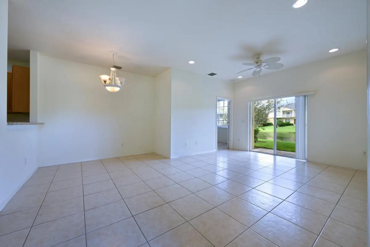 1561 SE Hampshire Way 104 at 1561 SE Hampshire Way 104, Stuart