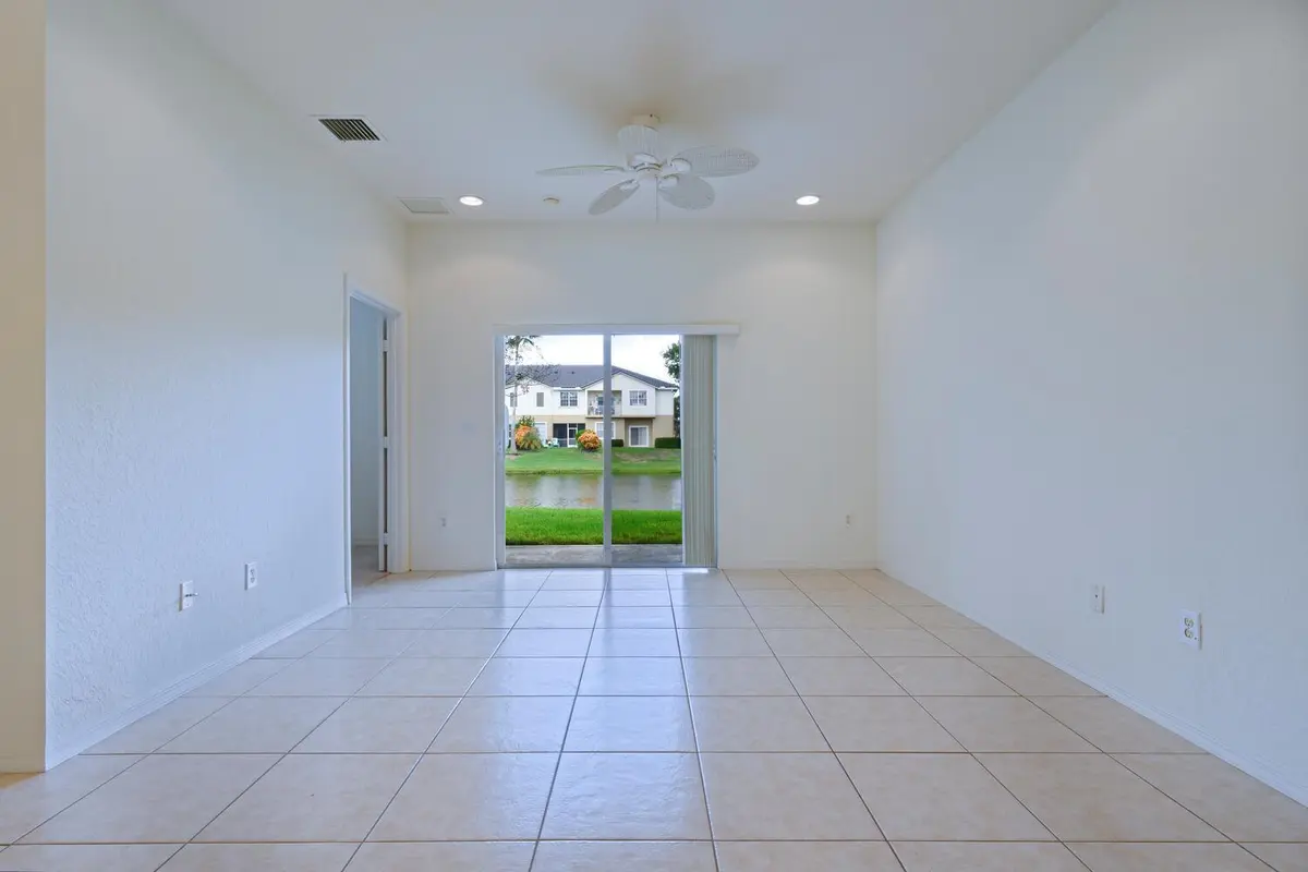 1561 SE Hampshire Way 104 at 1561 SE Hampshire Way 104, Stuart