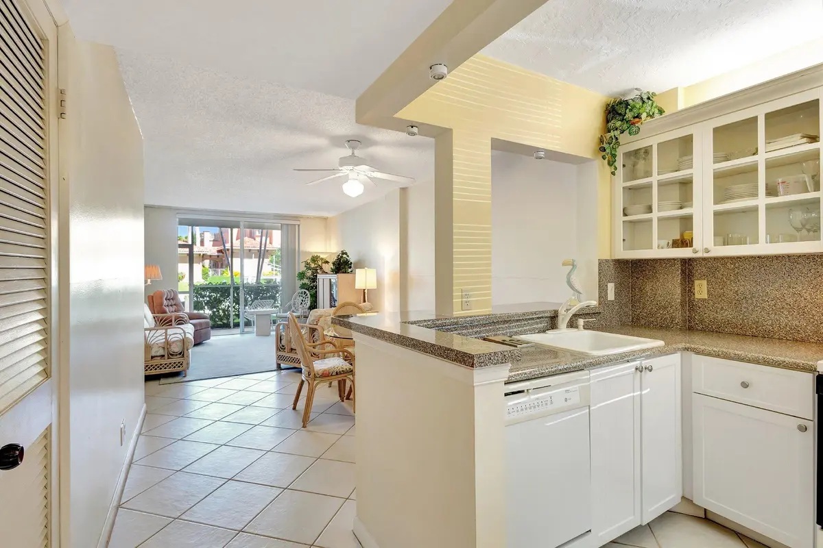 105 Paradise Harbour Boulevard 109, North Palm Beach, FL – photo 3