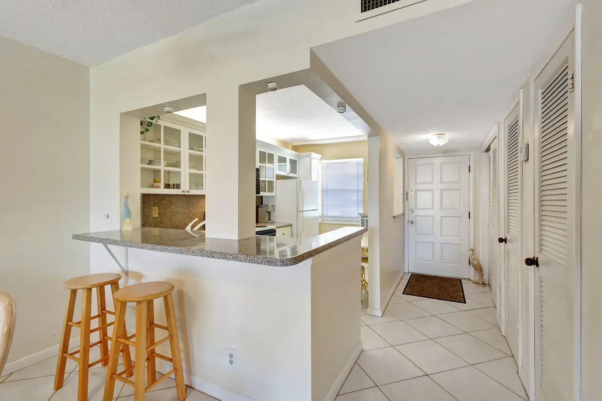kitchen at 105 Paradise Harbour Boulevard 109, North Palm Beach