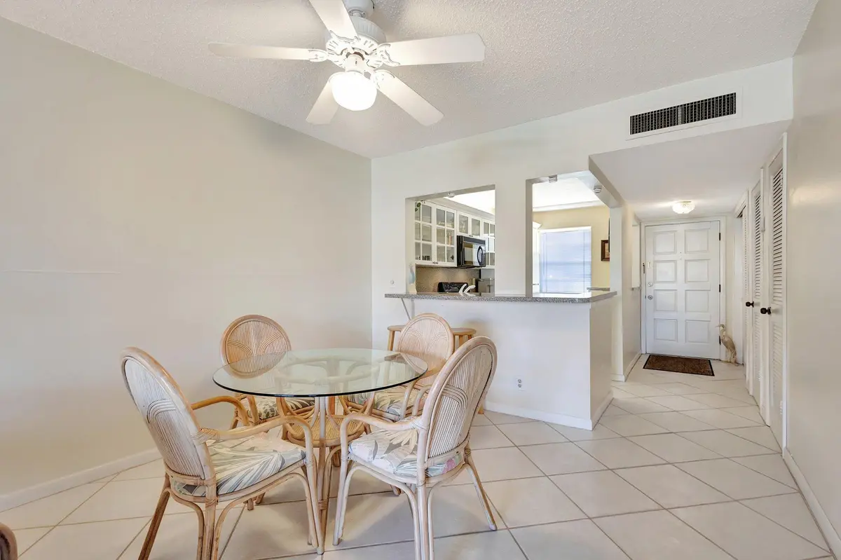 dining at 105 Paradise Harbour Boulevard 109, North Palm Beach