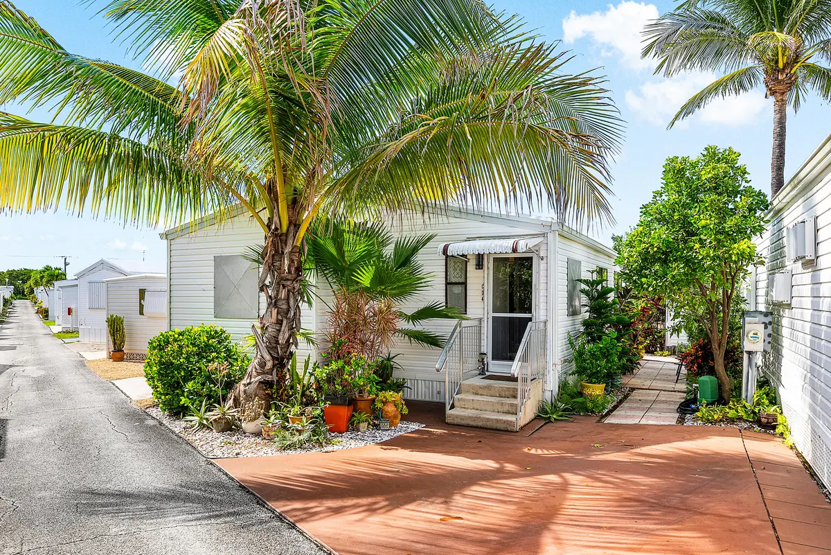 Front at 4 East Cedar Drive Cd, Briny Breezes