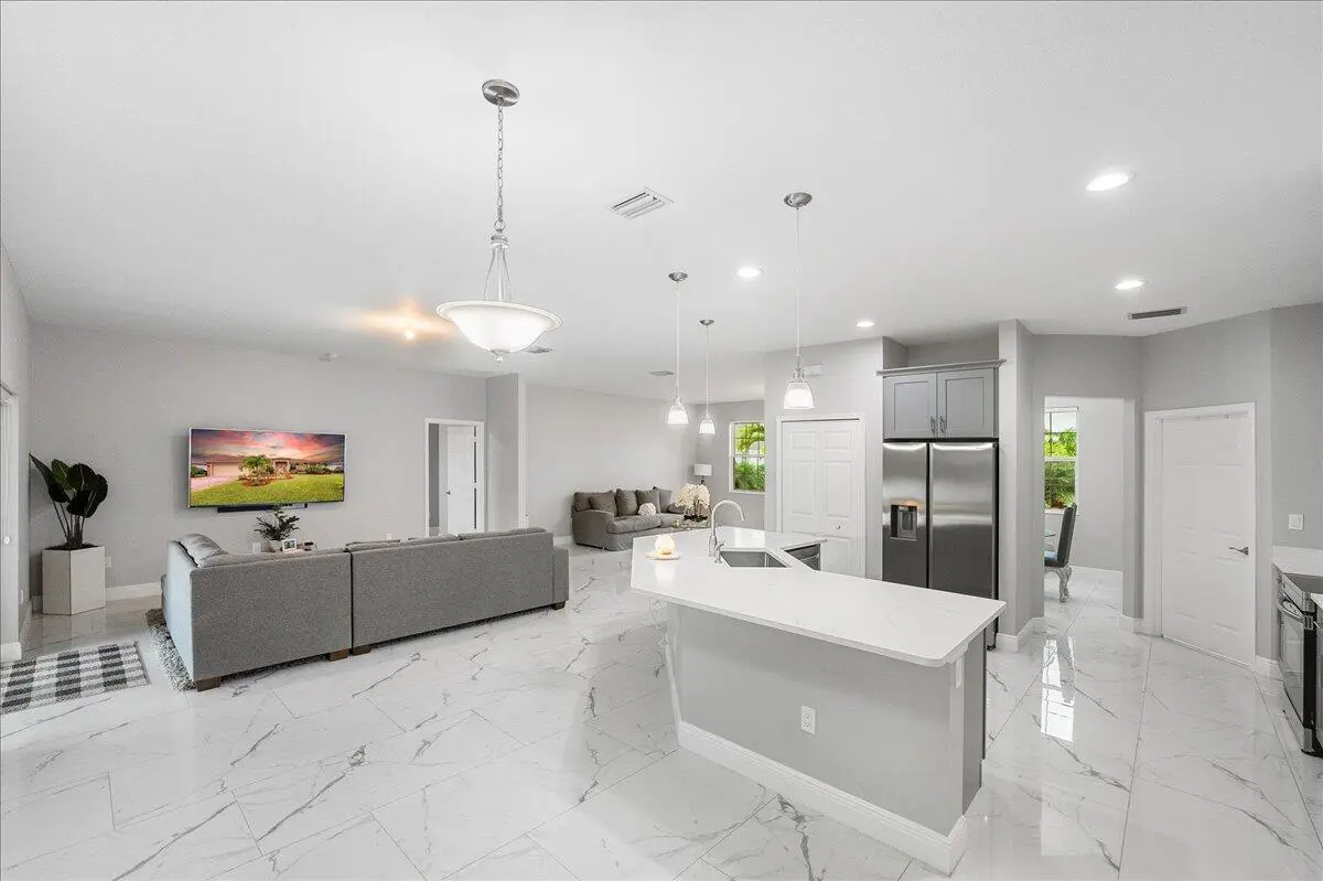 38-DSC3014 at 448 SW Vista Lake Drive, Port St. Lucie