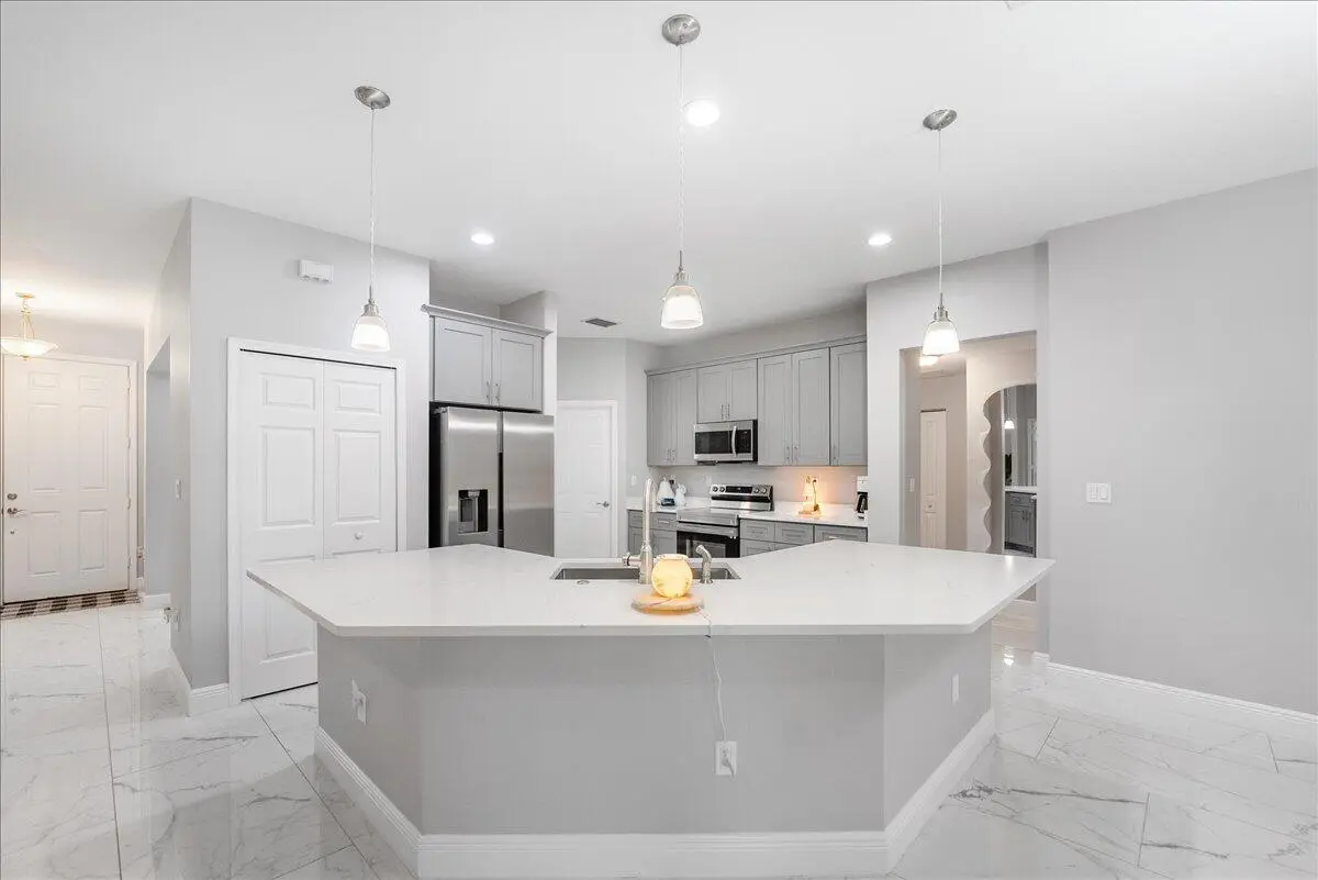 39-DSC3017 at 448 SW Vista Lake Drive, Port St. Lucie