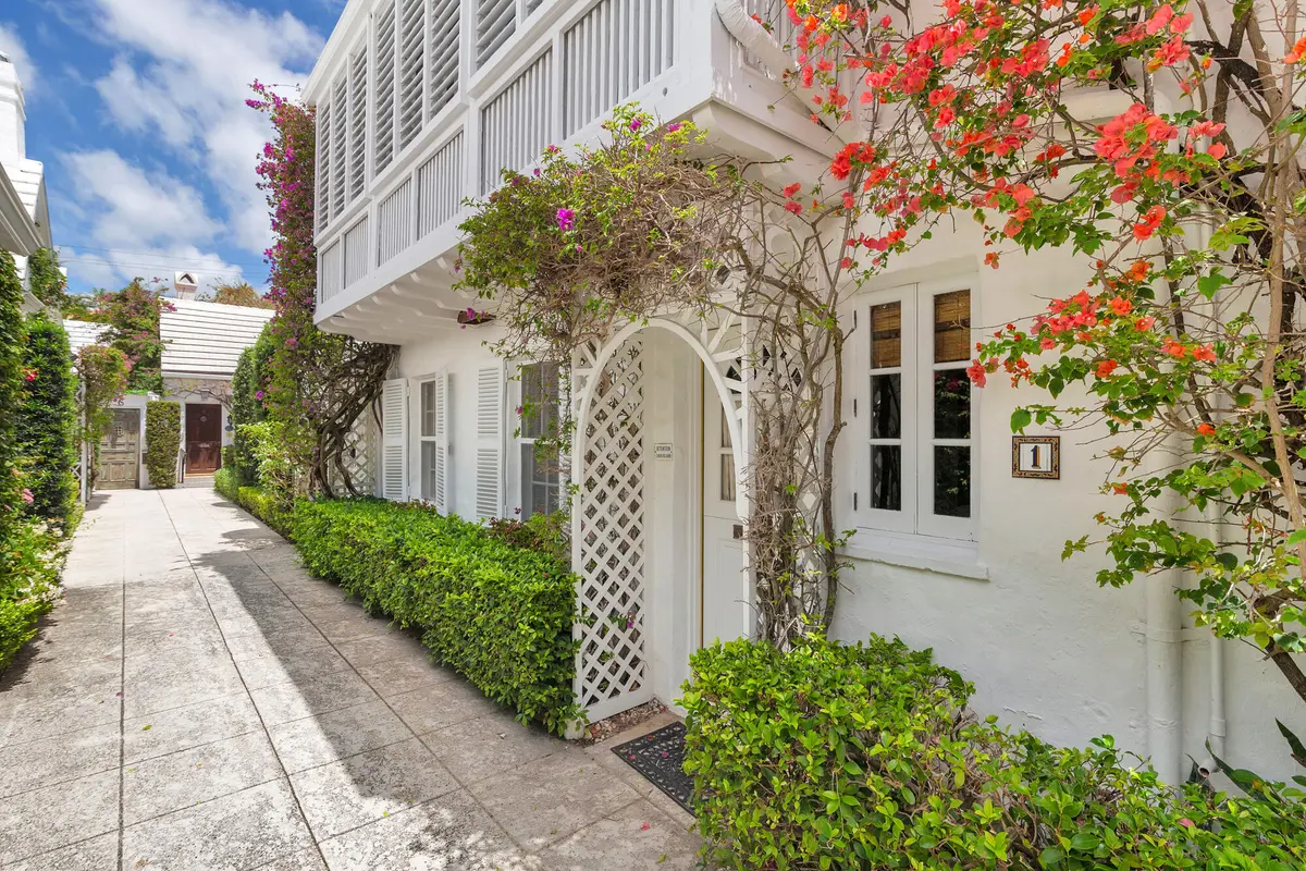 low-3 at 417 Peruvian Avenue 1, Palm Beach