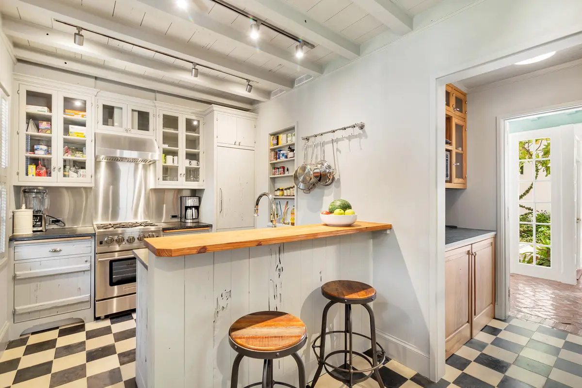 low-8 at 417 Peruvian Avenue 1, Palm Beach