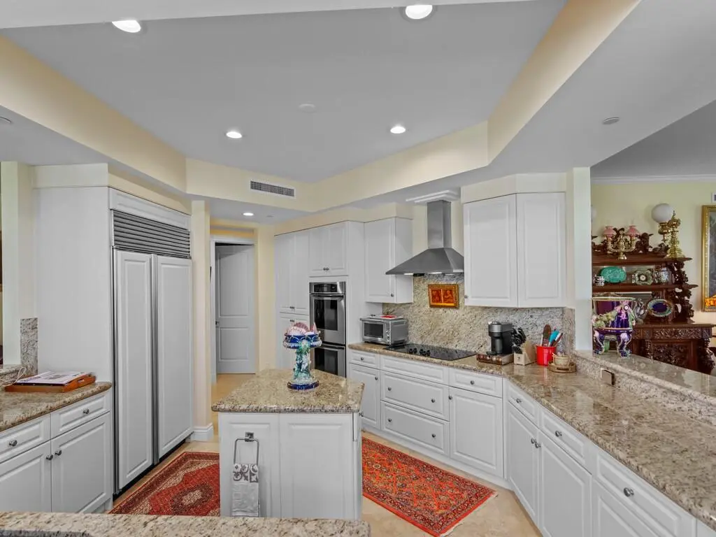 KITCHEN WITH PASS THRU at 601 N Swim Club Drive Phb, Indian River Shores