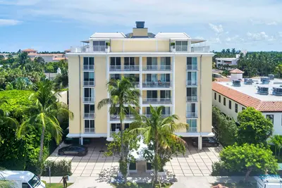 170 Chilean Avenue 2d, Palm Beach – sold