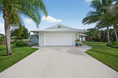 5273 SE Tall Pines Way, Stuart – sold
