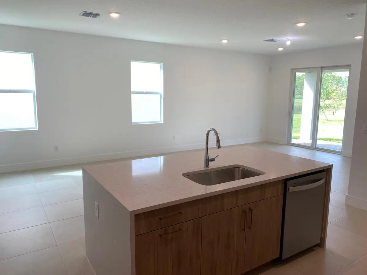 PPT 70 Kitchen island at 7011 SE Park Trace Drive, Stuart