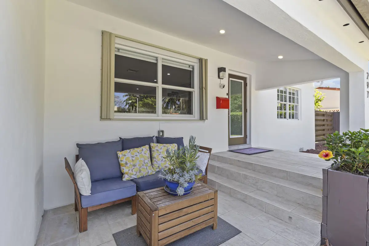 453a0155 at 297 Minola Drive, Miami Springs