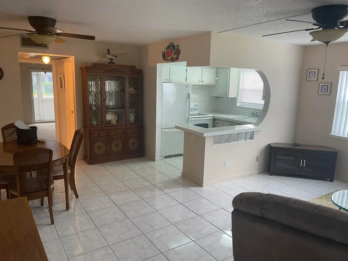 Open Floor Plan at 424 Chatham U, West Palm Beach