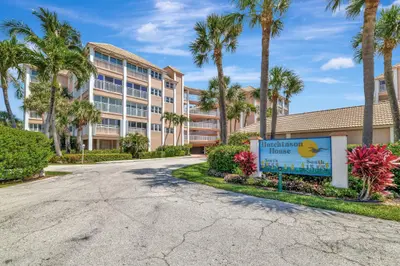 1555 NE Ocean Boulevard 402, Stuart – Condominium for sale