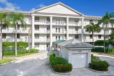 3650 Whitehall Drive 202, West Palm Beach – sold