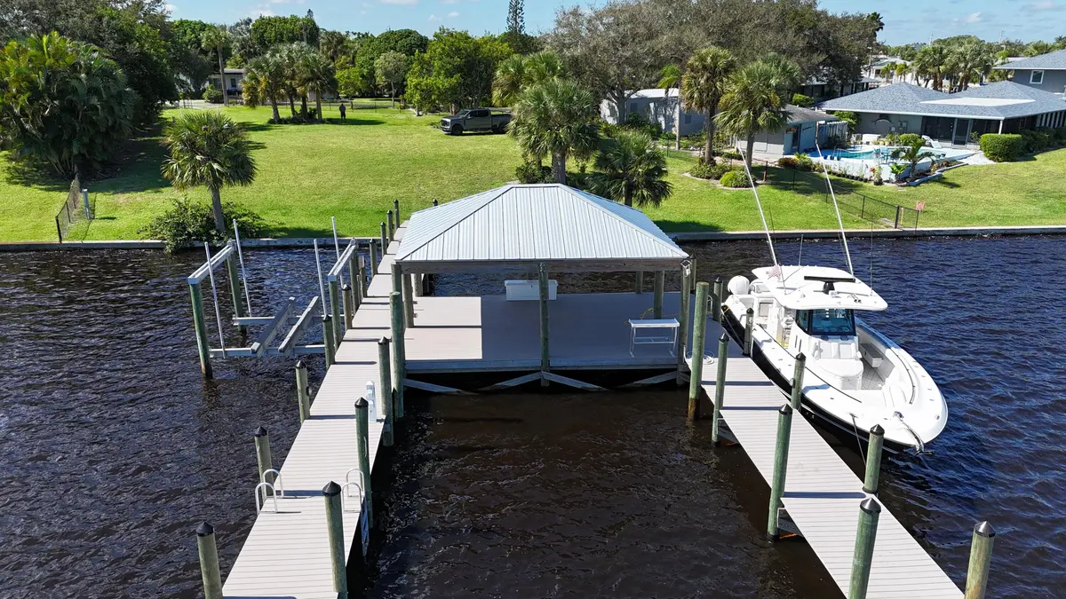 dji_fly_20251012_114308_0085_17602841146 at 4345 SE Mulford Lane, Stuart