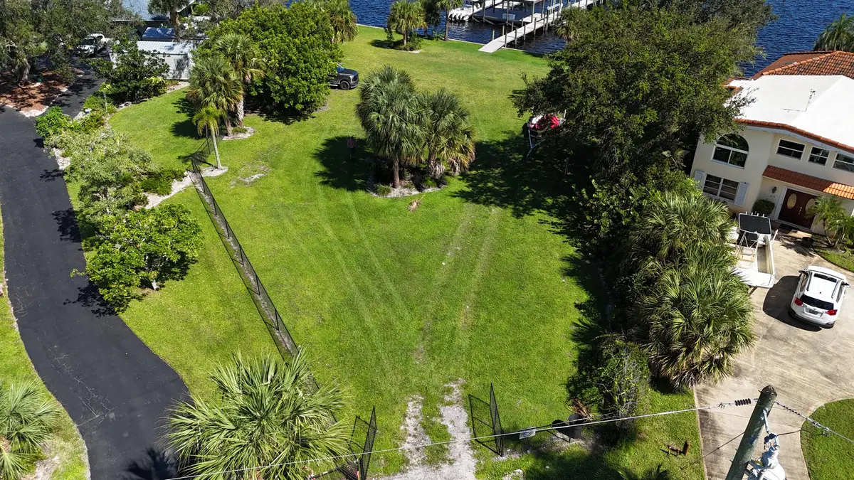 dji_fly_20251012_114648_0092_17602841122 at 4345 SE Mulford Lane, Stuart